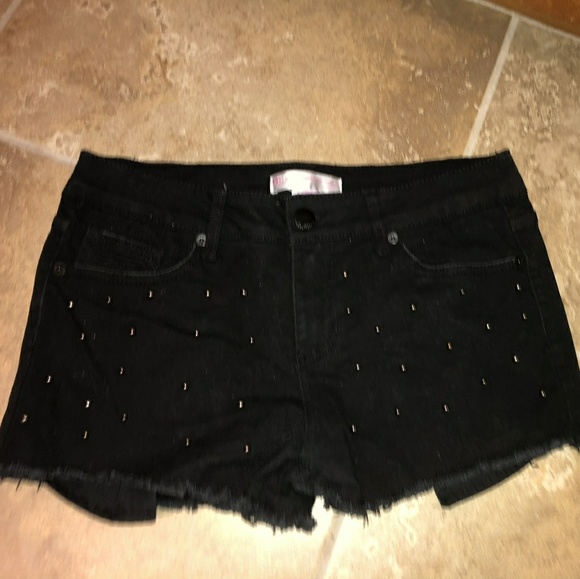 Black shorts - Picture 1 of 4